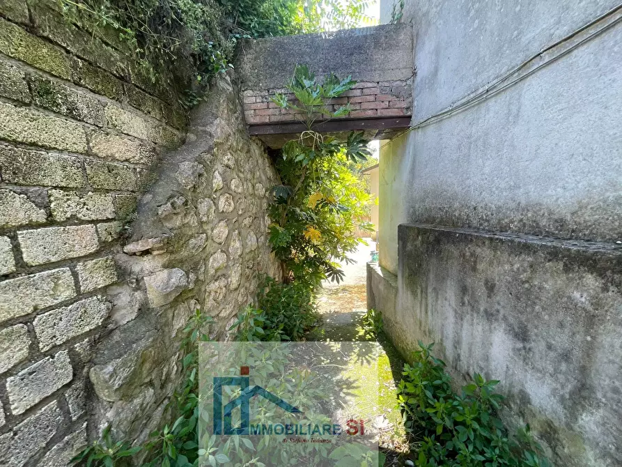 Immagine 10 di Casa semindipendente in vendita  in Via Michelangelo Caporaso a Foglianise