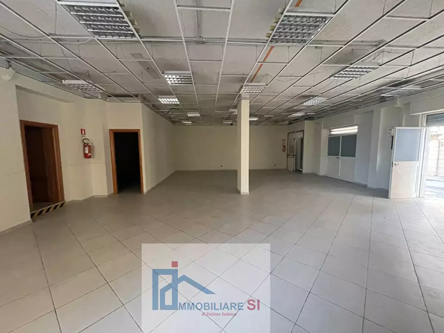 Immagine 6 di Locale commerciale in vendita  in Via Tommaso Bucciano a Benevento