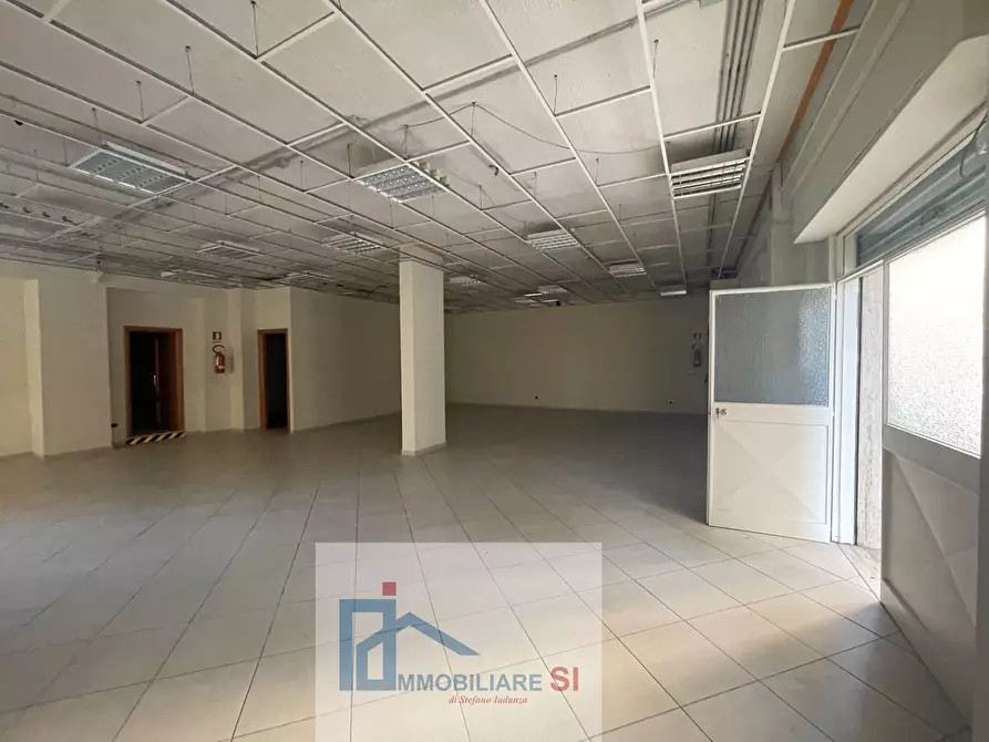 Immagine 5 di Locale commerciale in vendita  in Via Tommaso Bucciano a Benevento