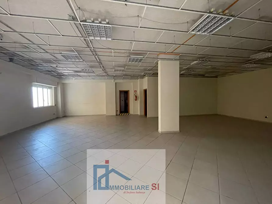 Immagine 4 di Locale commerciale in vendita  in Via Tommaso Bucciano a Benevento