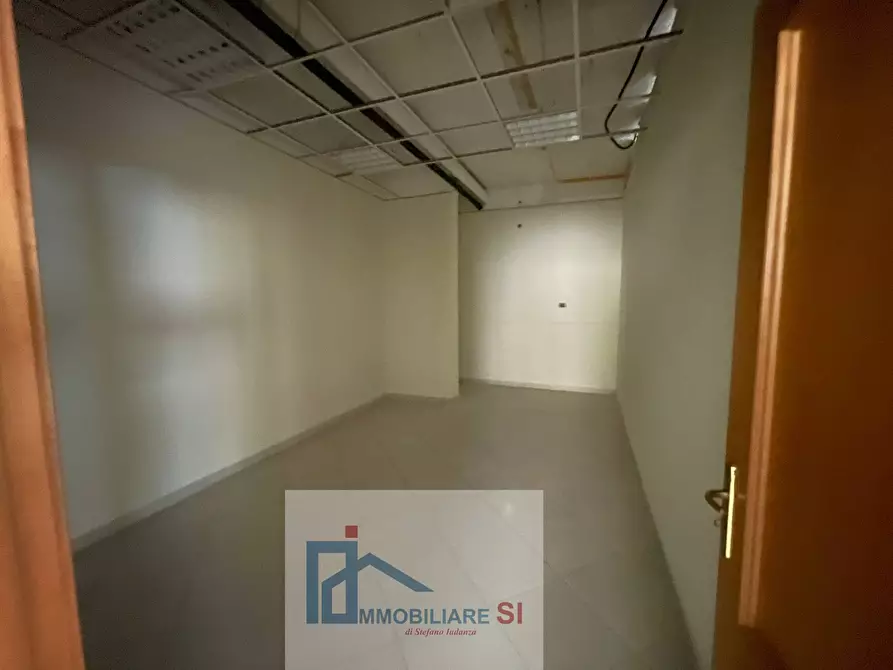 Immagine 10 di Locale commerciale in vendita  in Via Tommaso Bucciano a Benevento