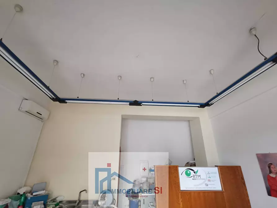 Immagine 4 di Negozio in vendita  in Via Castellano a Benevento