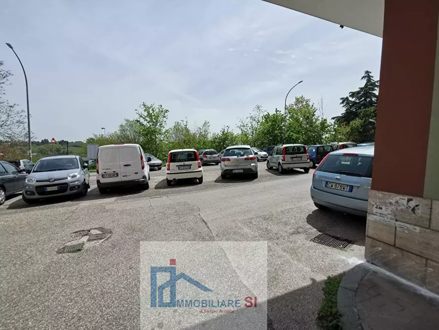 Immagine 5 di Negozio in vendita  in Via Castellano a Benevento