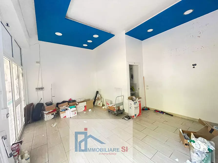 Immagine 3 di Negozio in vendita  in Via Collevaccino a Benevento