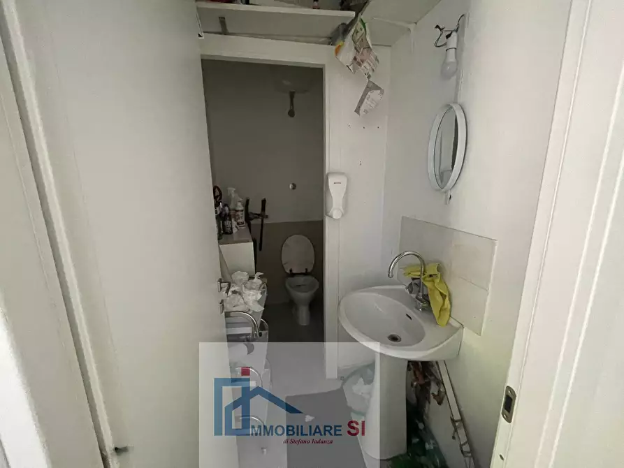 Immagine 6 di Negozio in vendita  in Via Collevaccino a Benevento