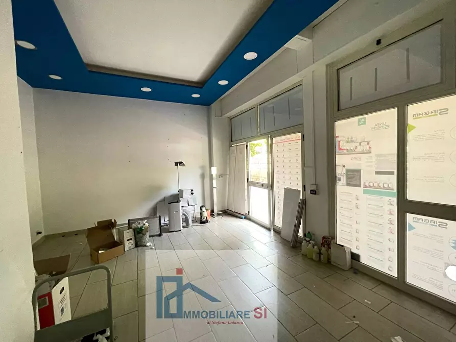 Immagine 8 di Negozio in affitto  in Via Collevaccino a Benevento