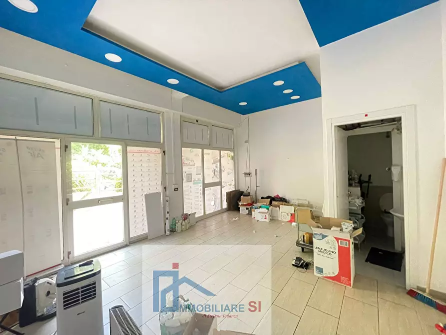 Immagine 4 di Negozio in affitto  in Via Collevaccino a Benevento