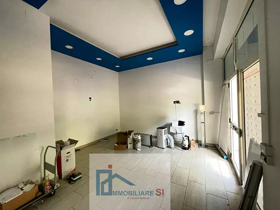 Immagine 7 di Negozio in affitto  in Via Collevaccino a Benevento