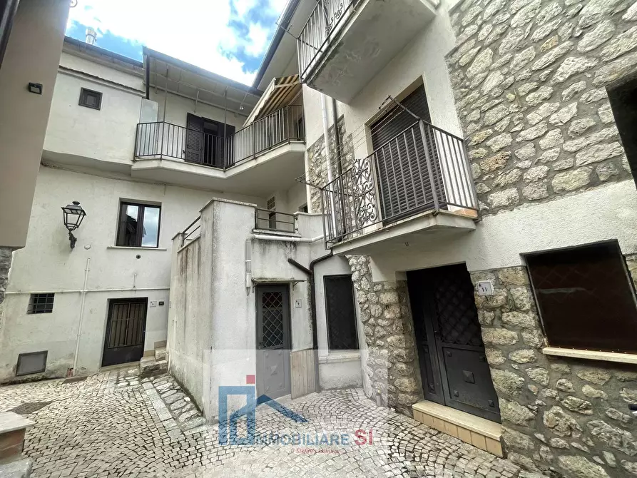 Immagine 2 di Casa semindipendente in vendita  in Via Madonnina del Grappa a Cautano