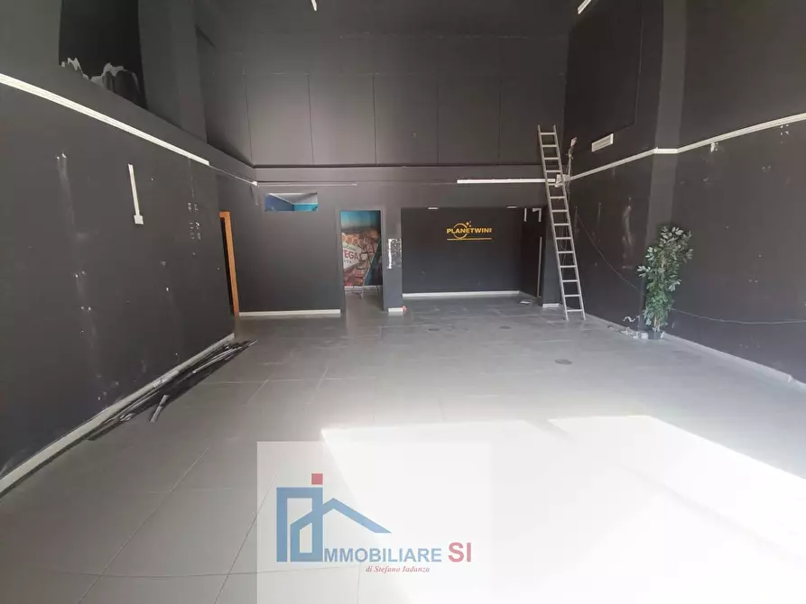 Immagine 11 di Locale commerciale in affitto  in Strada Provinciale 109 a Vitulano