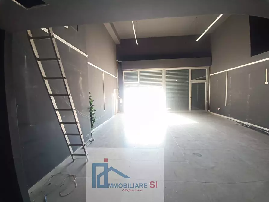 Immagine 18 di Locale commerciale in affitto  in Strada Provinciale 109 a Vitulano