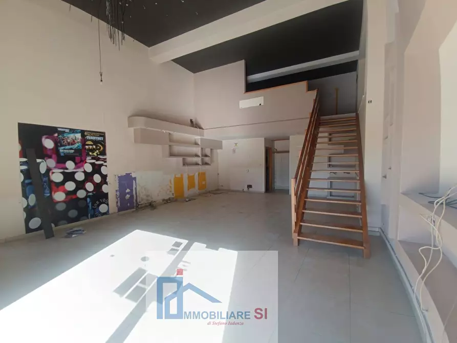 Immagine 4 di Locale commerciale in affitto  in Strada Provinciale 109 a Vitulano