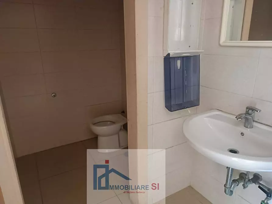 Immagine 7 di Locale commerciale in affitto  in Strada Provinciale 109 a Vitulano