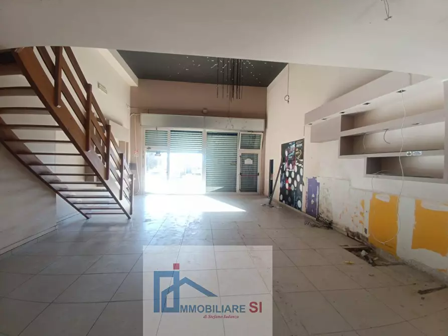 Immagine 9 di Locale commerciale in affitto  in Strada Provinciale 109 a Vitulano