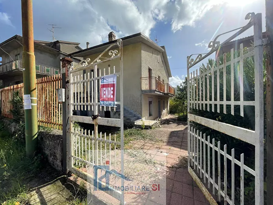 Immagine 2 di Casa indipendente in vendita  in Via Municipio a Sant'angelo A Cupolo