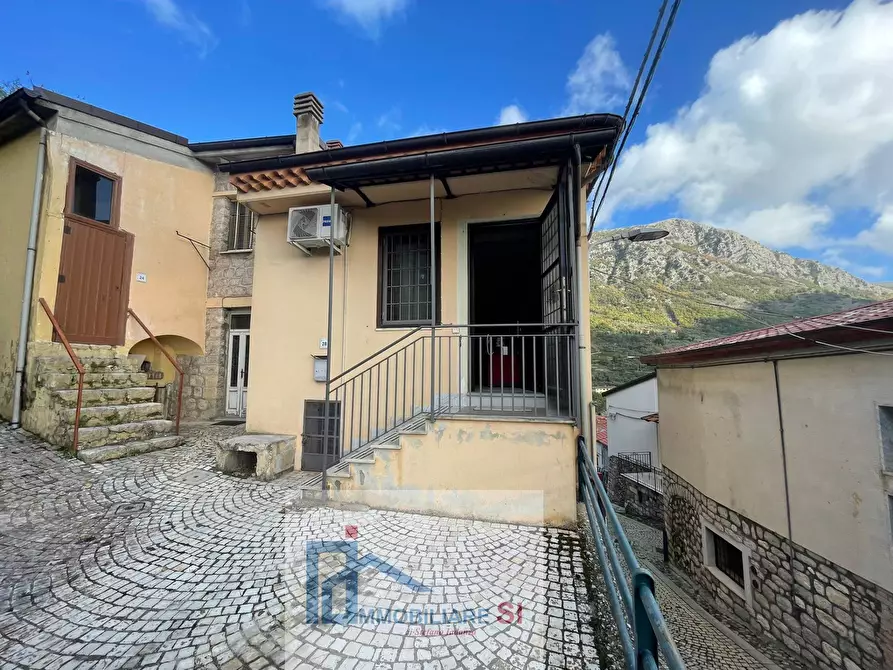 Immagine 6 di Casa semindipendente in vendita  in Via Capovitulano a Vitulano
