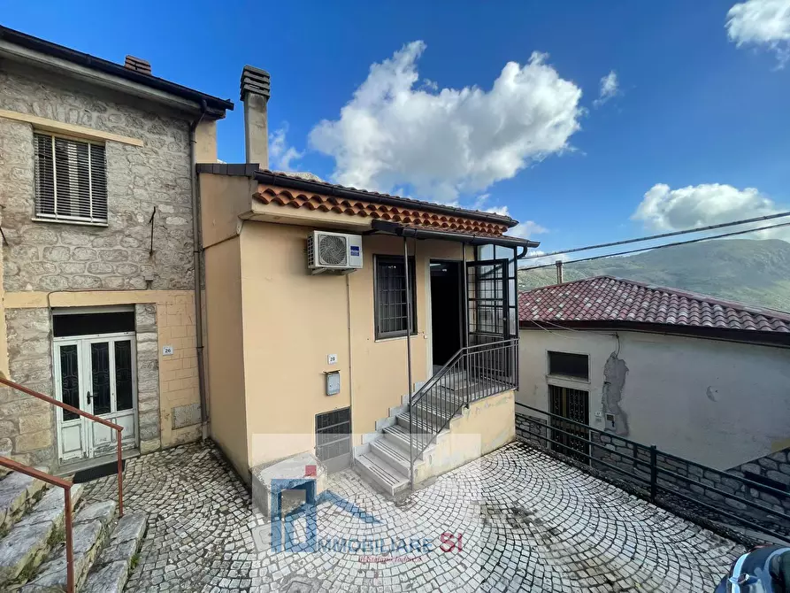 Immagine 5 di Casa semindipendente in vendita  in Via Capovitulano a Vitulano
