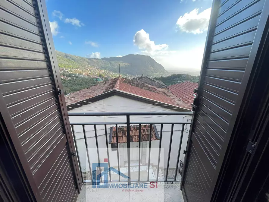 Immagine 25 di Casa semindipendente in vendita  in Via Capovitulano a Vitulano