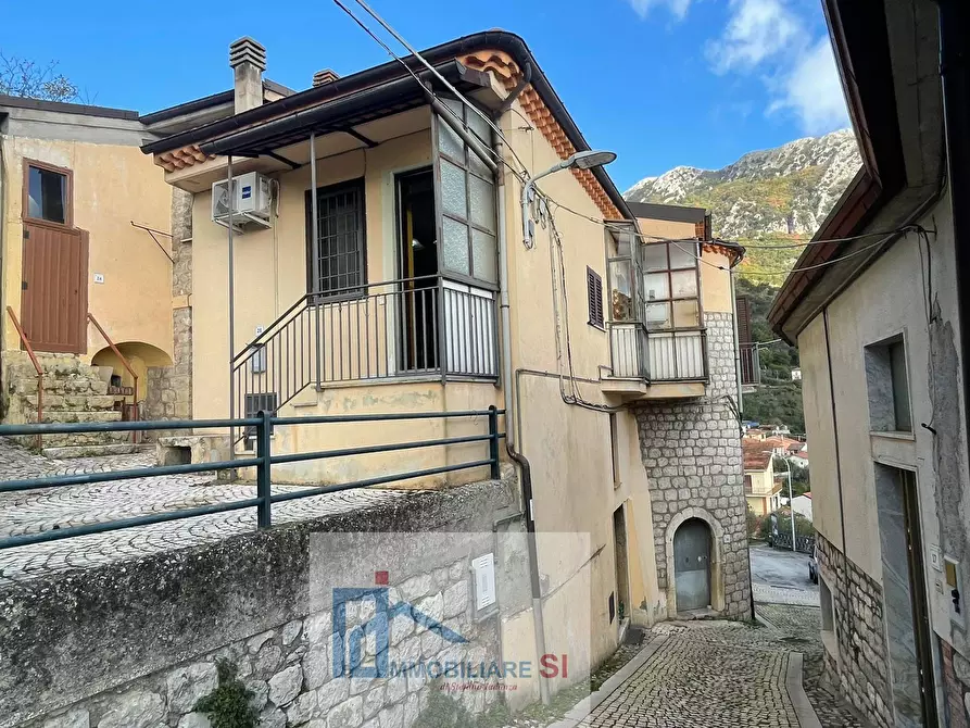 Immagine 35 di Casa semindipendente in vendita  in Via Capovitulano a Vitulano