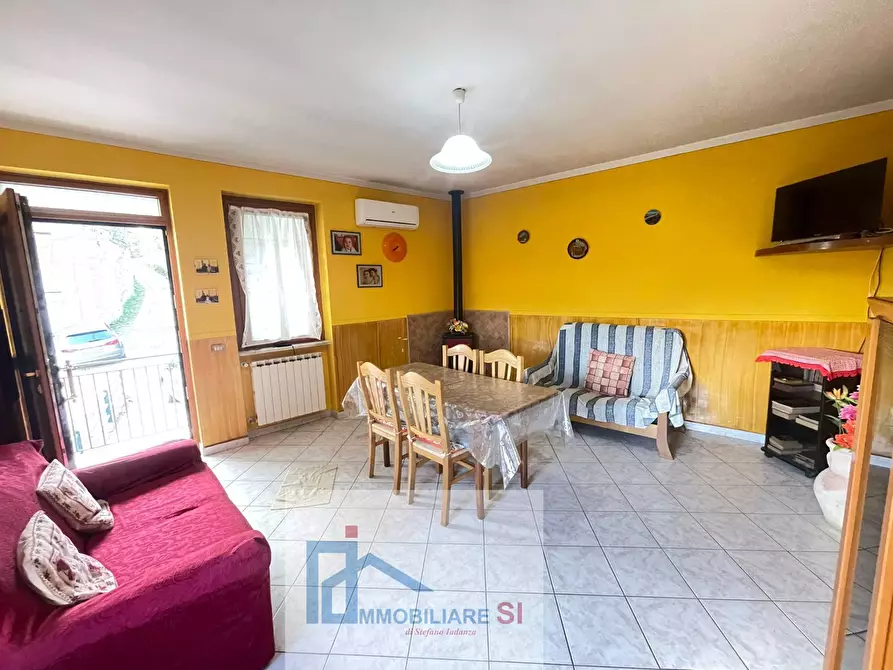 Immagine 10 di Casa semindipendente in vendita  in Via Capovitulano a Vitulano