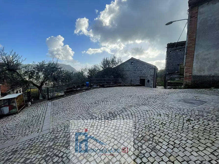 Immagine 46 di Casa semindipendente in vendita  in Via Capovitulano a Vitulano