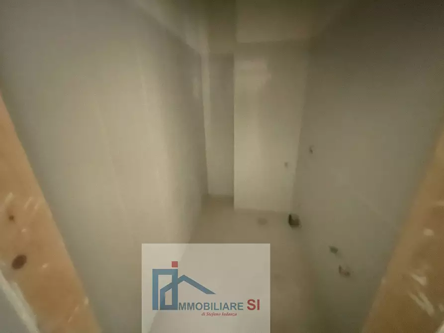 Immagine 8 di Locale commerciale in vendita  in Via Piranesi a Benevento