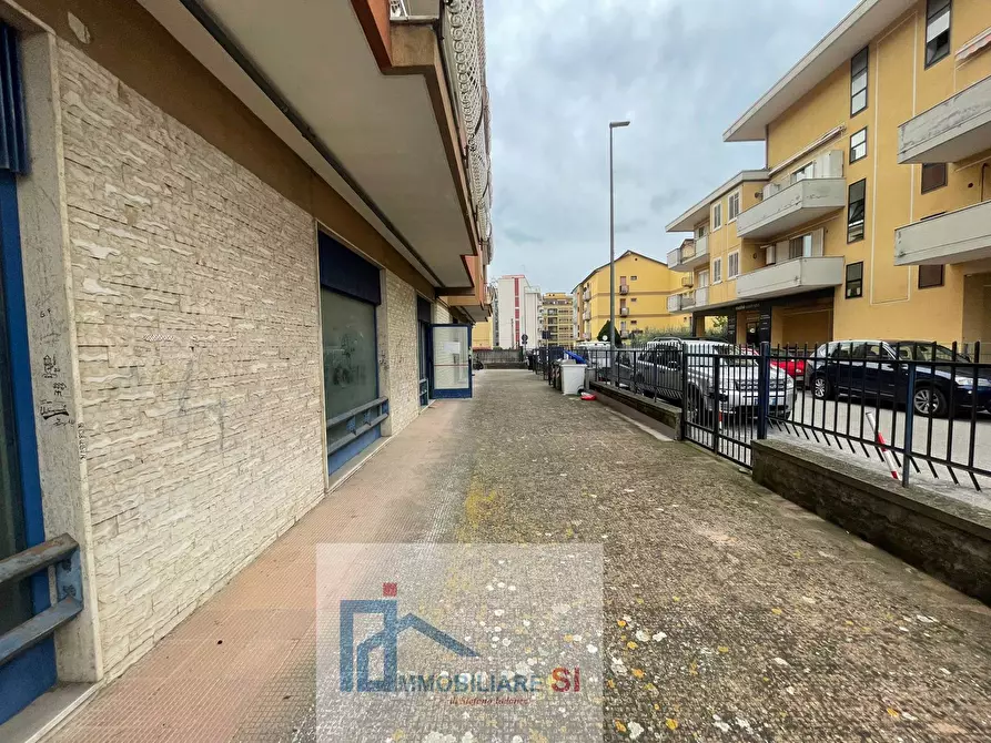 Immagine 11 di Locale commerciale in vendita  in Via Piranesi a Benevento
