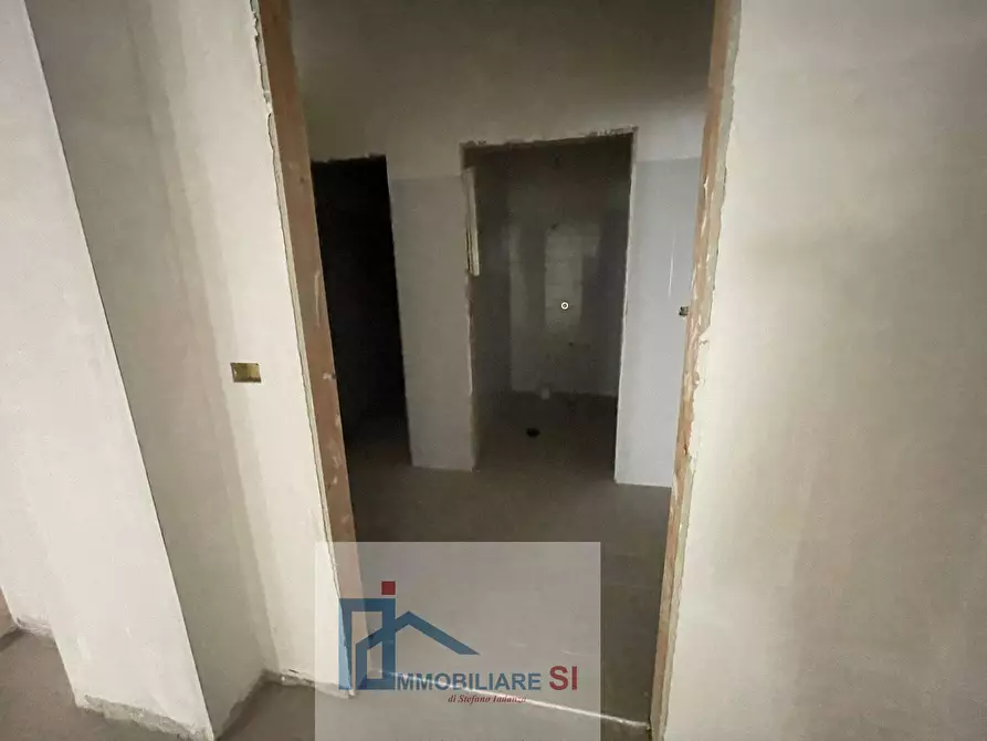 Immagine 6 di Locale commerciale in vendita  in Via Piranesi a Benevento