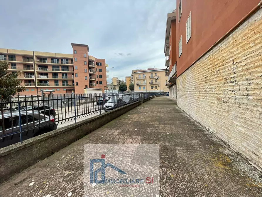 Immagine 13 di Locale commerciale in vendita  in Via Piranesi a Benevento