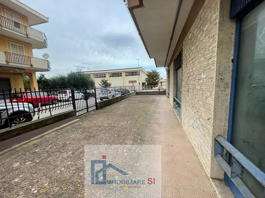 Immagine 12 di Locale commerciale in vendita  in Via Piranesi a Benevento