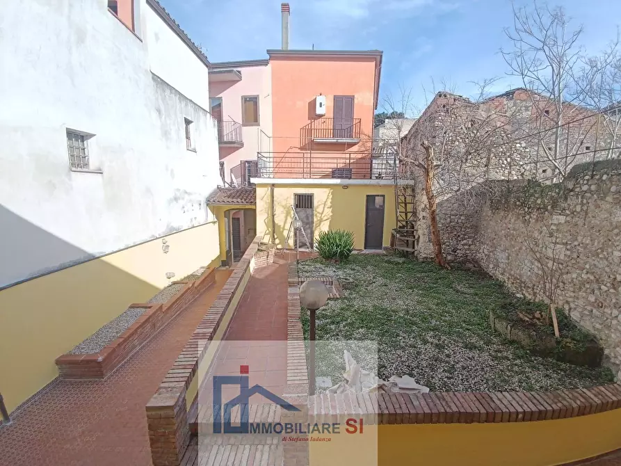 Immagine 2 di Casa semindipendente in vendita  in Vico Arechi a Benevento