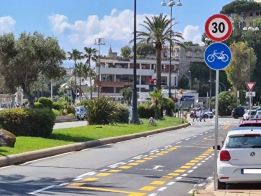 Immagine 1 di Appartamento in vendita  in Medici del vascello 5 a Genova