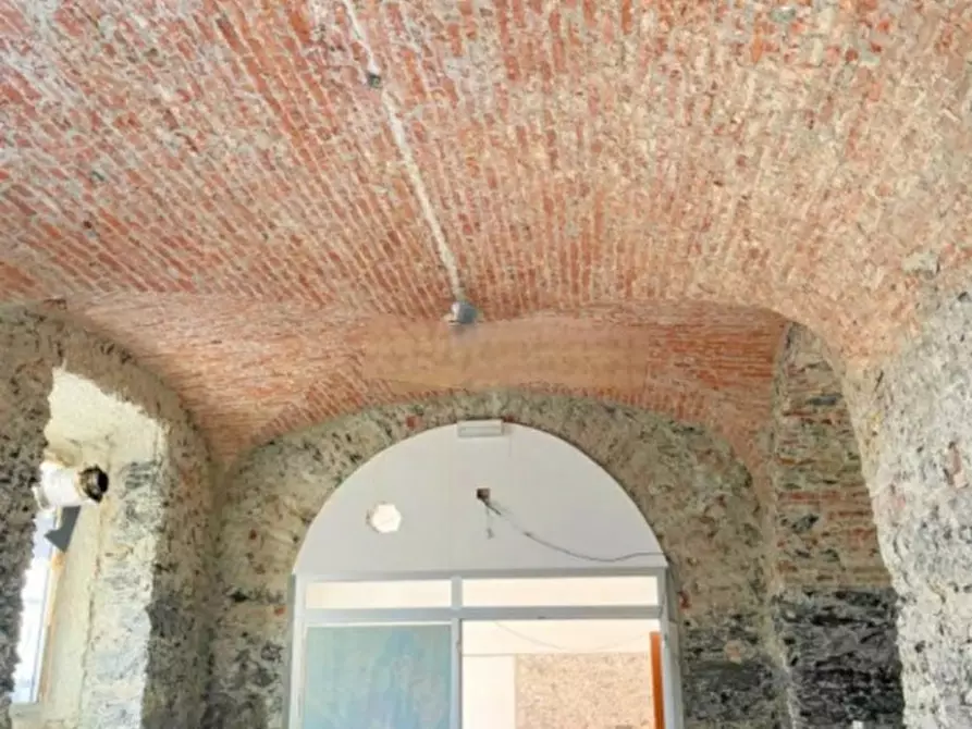 Immagine 1 di Negozio in affitto  in via venezia a Genova