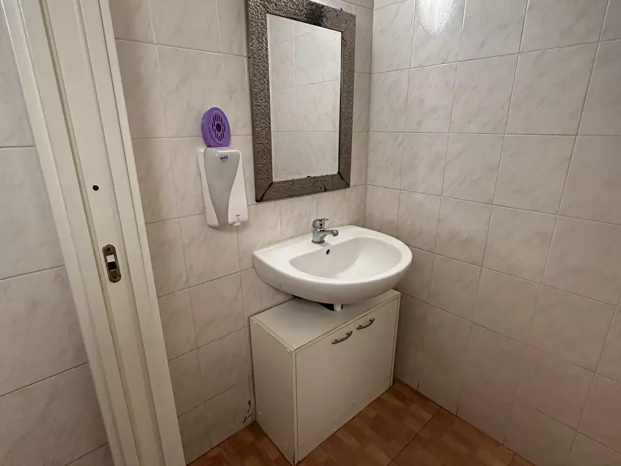 Immagine 5 di Attività commerciale in vendita  a Genova