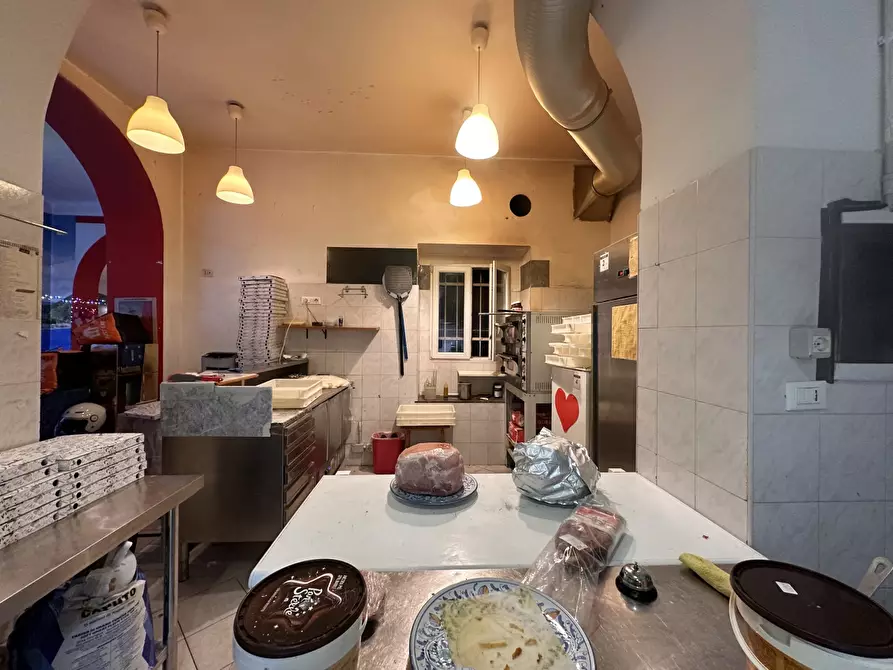 Immagine 10 di Attività commerciale in vendita  a Genova