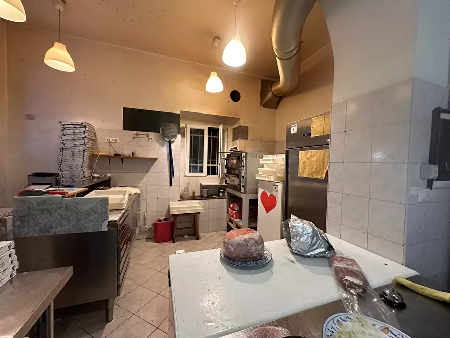 Immagine 11 di Attività commerciale in vendita  a Genova