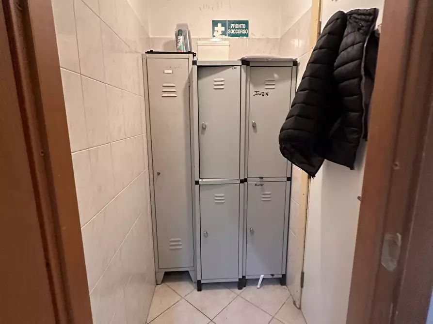 Immagine 14 di Attività commerciale in vendita  a Genova