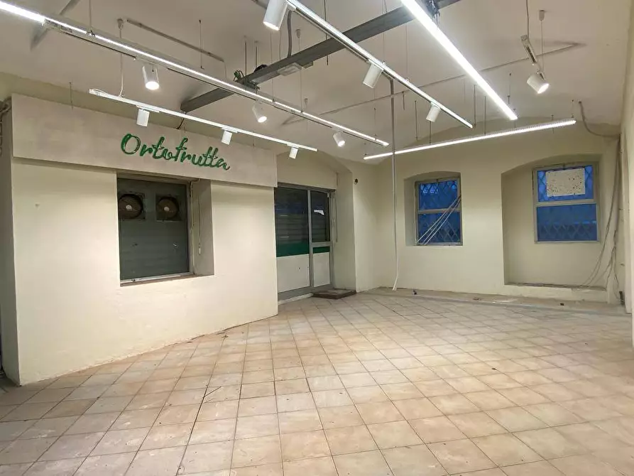 Immagine 2 di Locale commerciale in vendita  in Via Fereggiano 153 a Genova