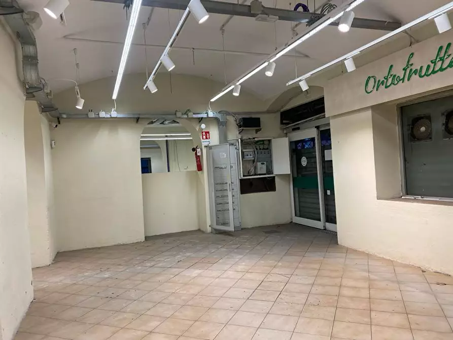 Immagine 4 di Locale commerciale in vendita  in Via Fereggiano 153 a Genova