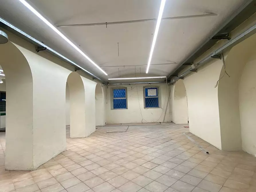 Immagine 5 di Locale commerciale in vendita  in Via Fereggiano 153 a Genova
