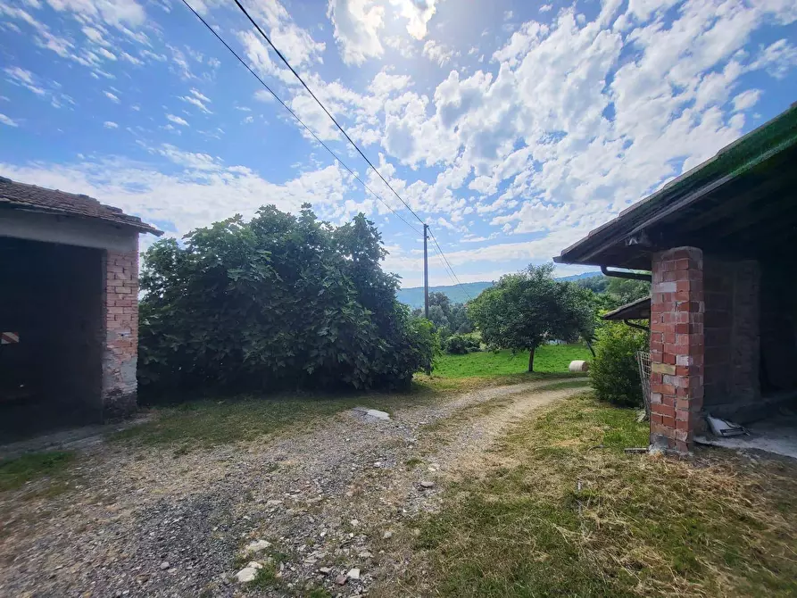 Immagine 10 di Rustico / casale in vendita  in Via delle castagne 2 a Ventasso