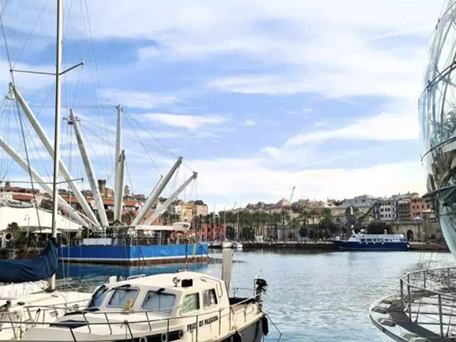 Immagine 2 di Appartamento in vendita  in Via Di Sottoripa a Genova