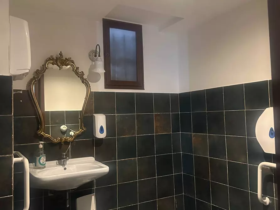 Immagine 10 di Locale commerciale in affitto  in Via Timavo 51 a Genova