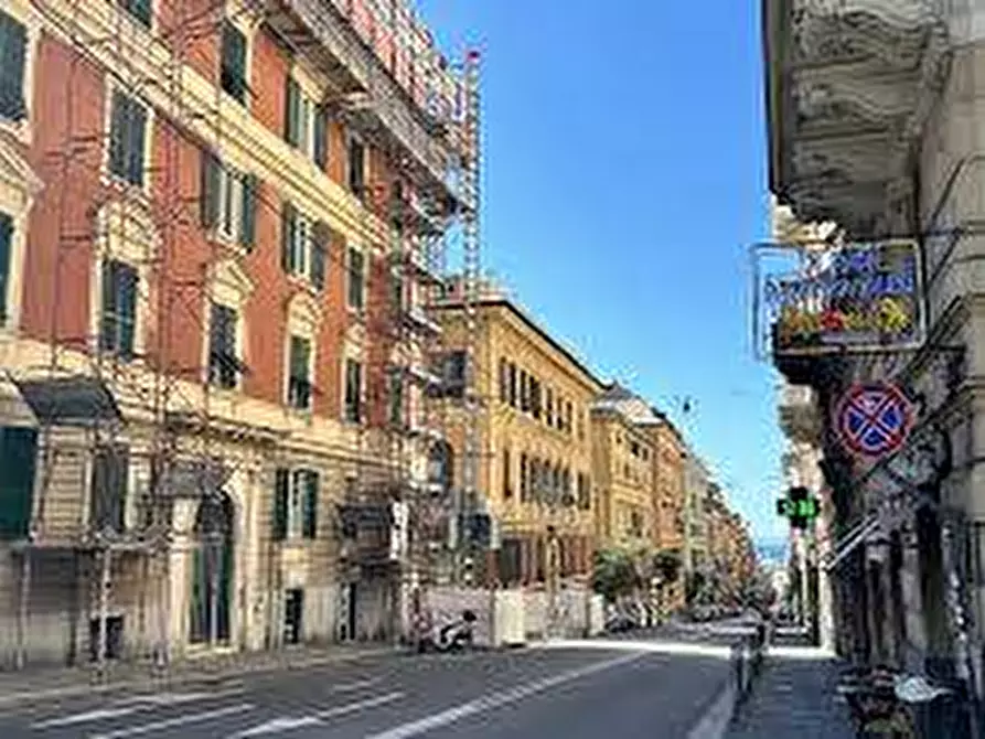 Immagine 2 di Appartamento in vendita  in Via Assarotti a Genova