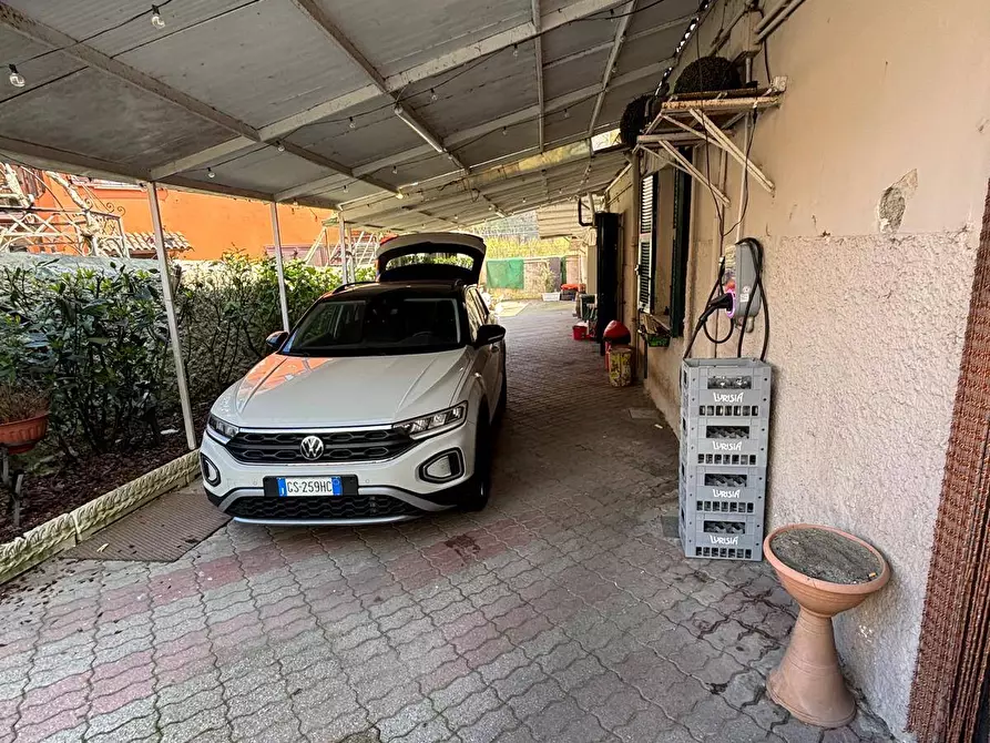 Immagine 9 di Locale commerciale in vendita  in Corso Trento e Trieste a Ronco Scrivia