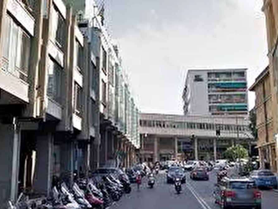 Immagine 1 di Locale commerciale in affitto  in Via Dodici Ottobre 132 a Genova