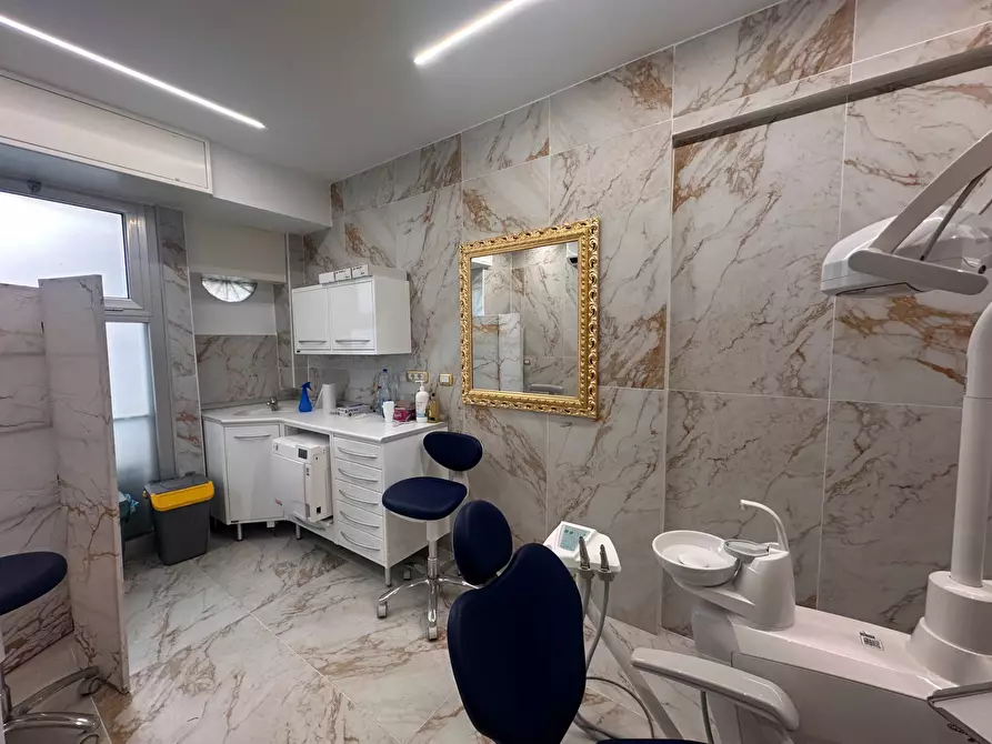 Immagine 2 di Negozio in vendita  in VIA DEL COMMERCIO 8P a Genova