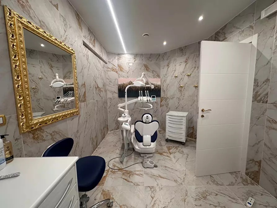 Immagine 3 di Negozio in vendita  in VIA DEL COMMERCIO 8P a Genova