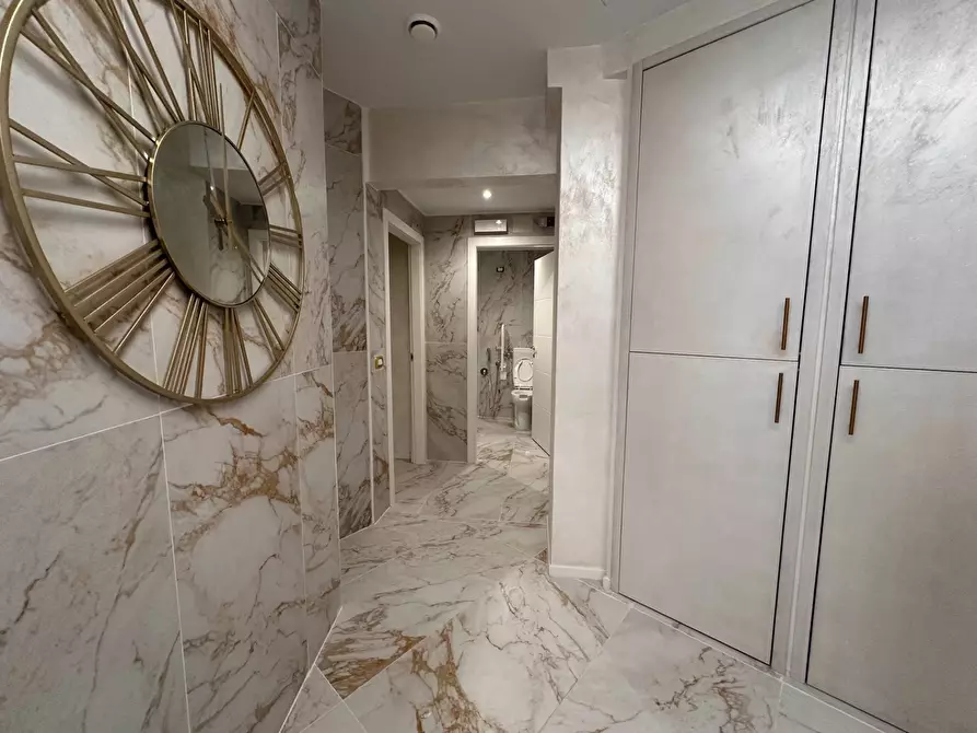 Immagine 4 di Negozio in vendita  in VIA DEL COMMERCIO 8P a Genova