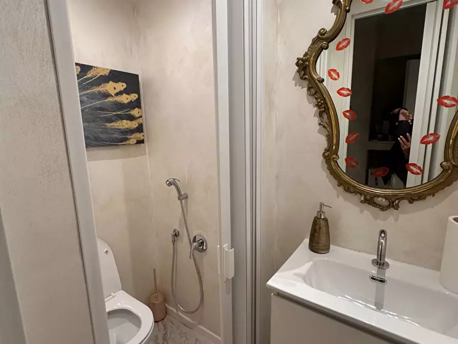 Immagine 7 di Negozio in vendita  in VIA DEL COMMERCIO 8P a Genova